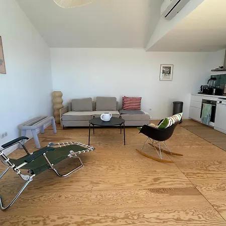Cabanon moderne, les pieds dans l'eau, 2 chambres-2